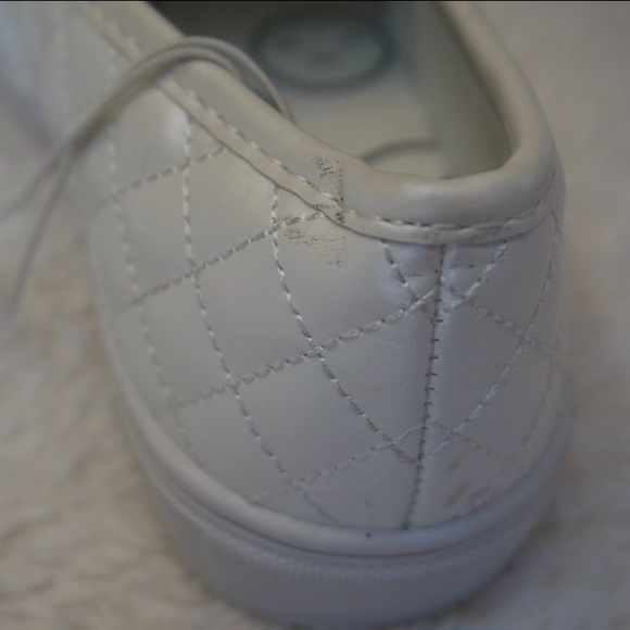 Cat & Jack Kids' White Slip-On Sneakers - Picture 8 of 10